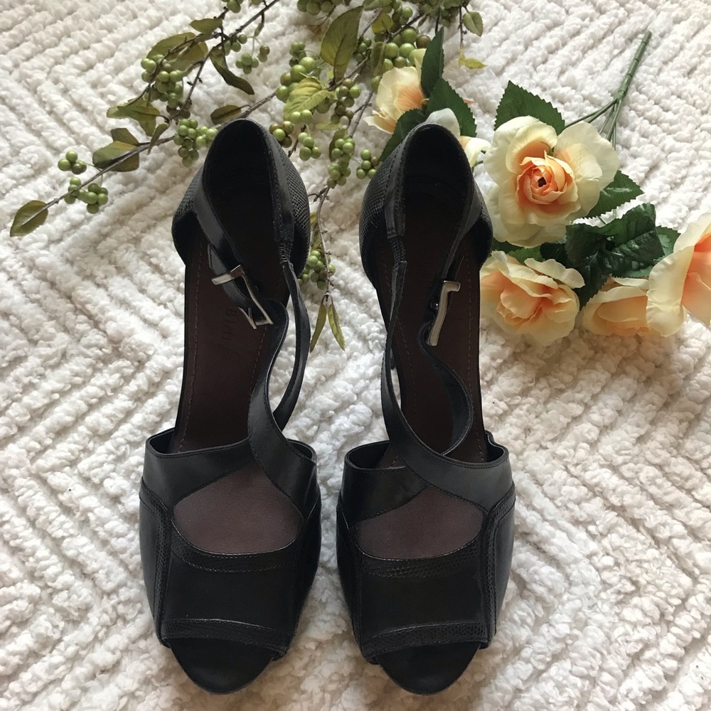 Black Strappy Chunky Heel